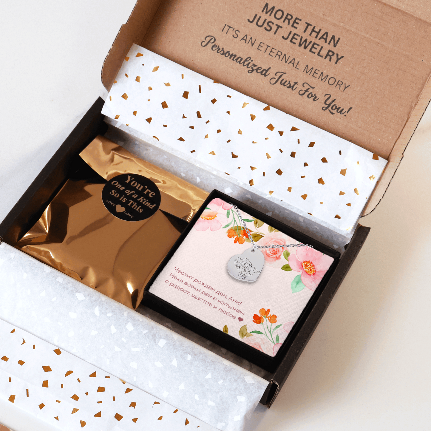Колие във формата на сърце с гравиран портрет | UnderTheRainbowGifts