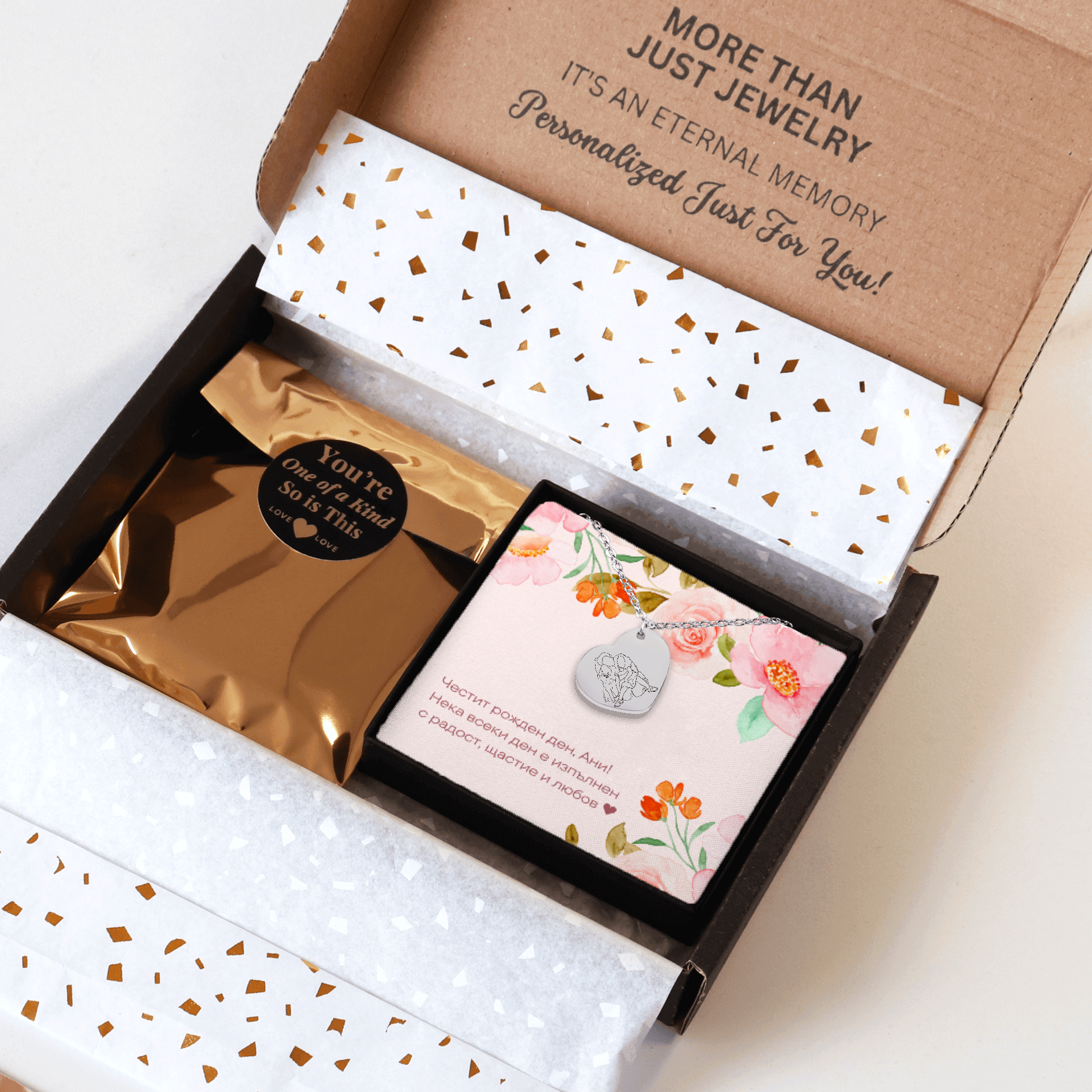 Колие във формата на сърце с гравиран портрет | UnderTheRainbowGifts